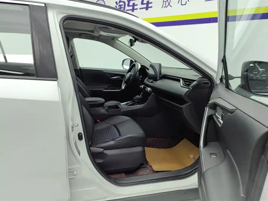 Toyota Wildlander 2020 2.0L CVT AWD Tech Edition фото 8