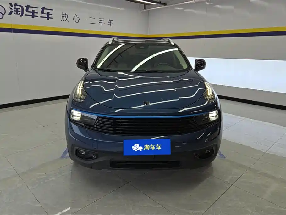 Lynk & Co 01 2017 2.0T 2WD Pro Shine Edition фото 2