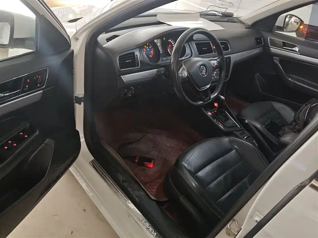 Volkswagen Lavida Tour 2017 180TSI DSG Comfort Edition фото 16