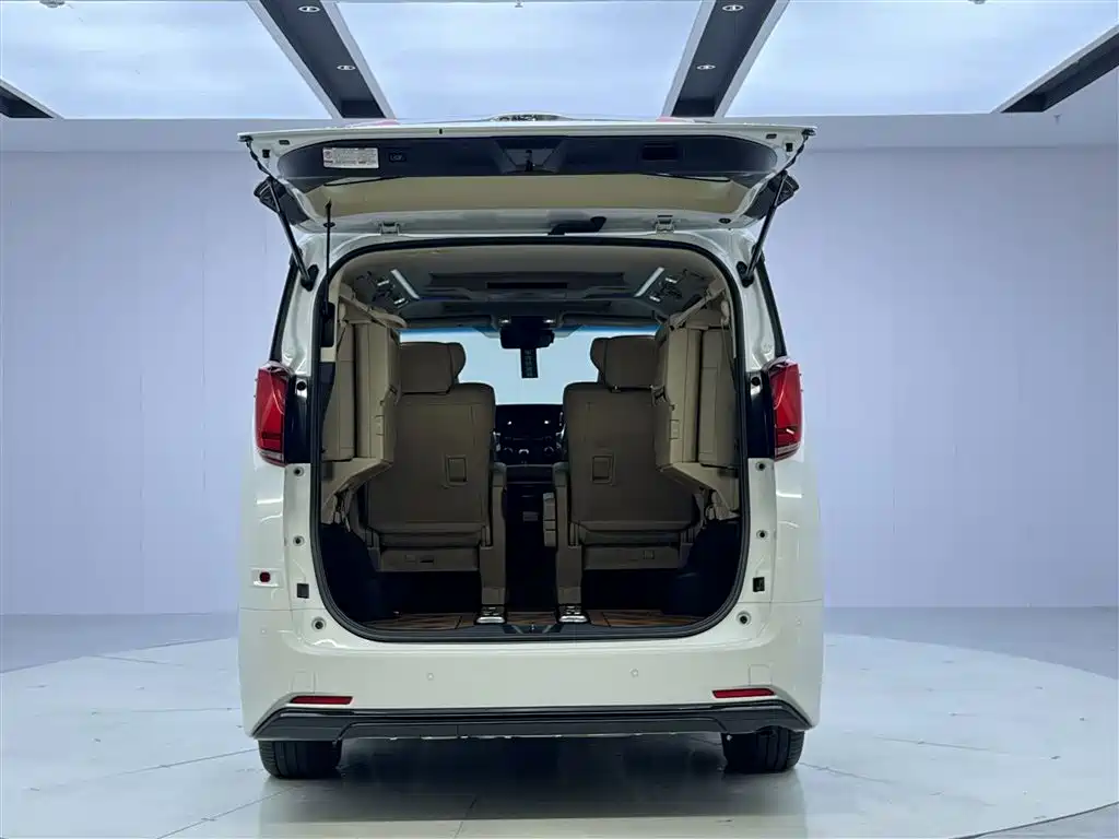 Toyota Alphard 2021 Hybrid 2.5L Luxury фото 11