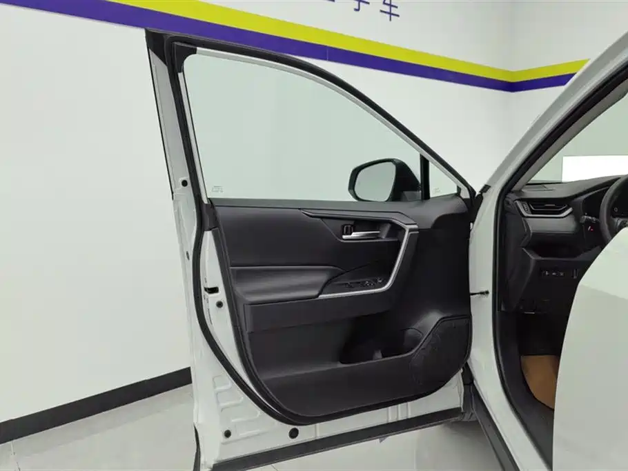 Toyota Wildlander 2020 2.0L CVT AWD Tech Edition фото 7