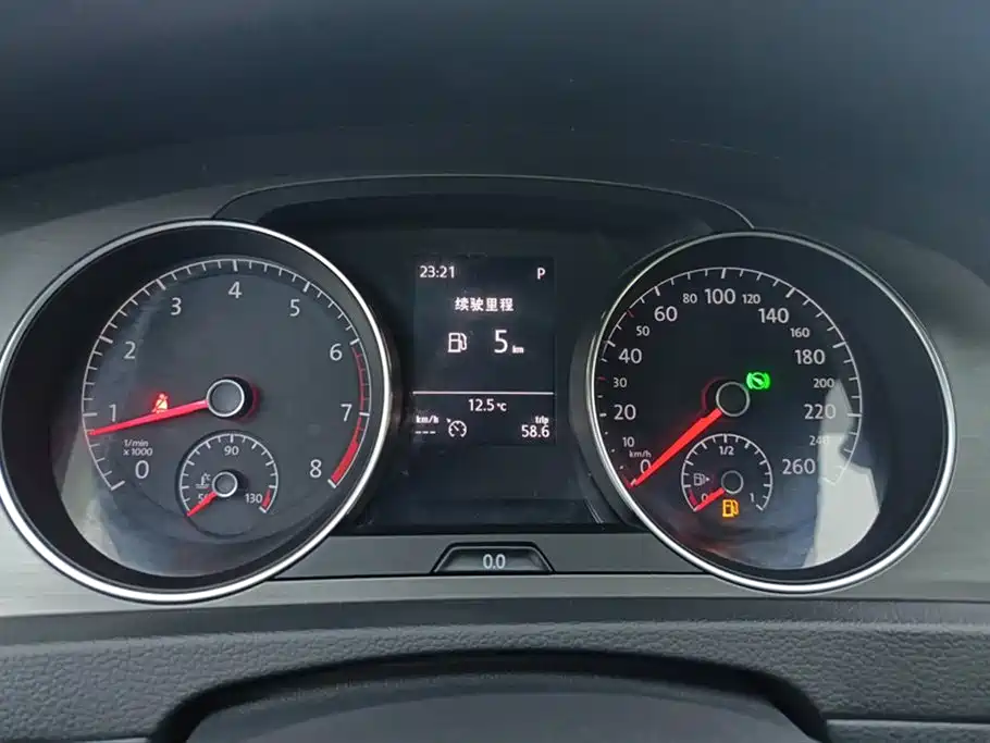 Volkswagen Golf 2016 230TSI Automatic Comfort фото 14