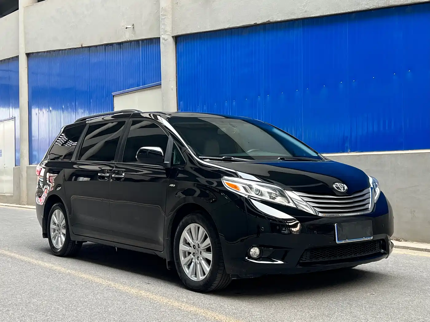 Toyota Sienna 2015 3.5L 4WD L фото 3
