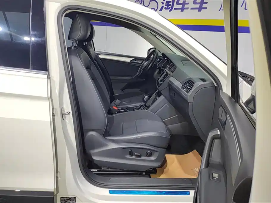 Volkswagen Tiguan L 2017 330TSI Automatic 2WD Comfort Edition фото 8