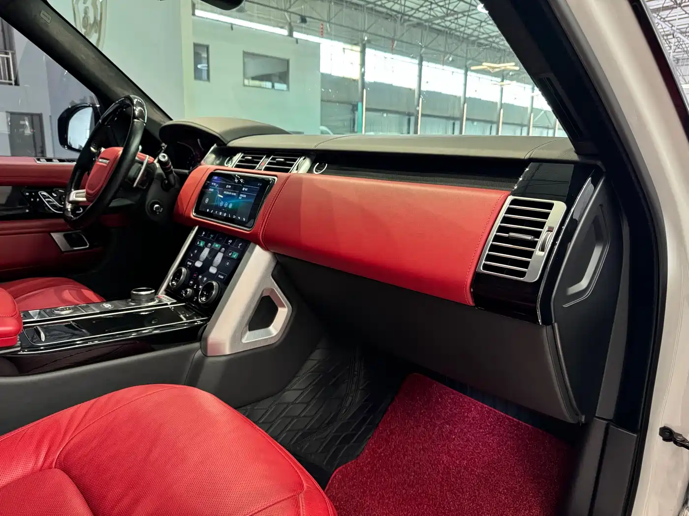 Land Rover Range Rover 2022 3.0 L6 400PS Prestige Genesis Extended Edition фото 34