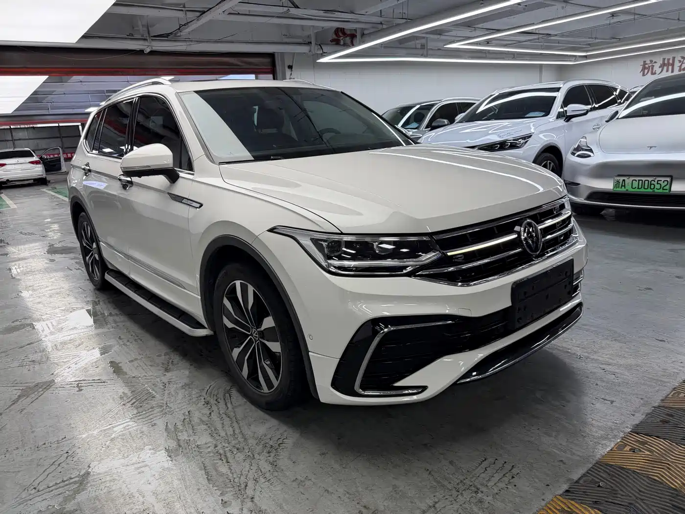 Volkswagen Tiguan L 2022 330TSI Auto 2WD R-Line Premium Edition фото 3