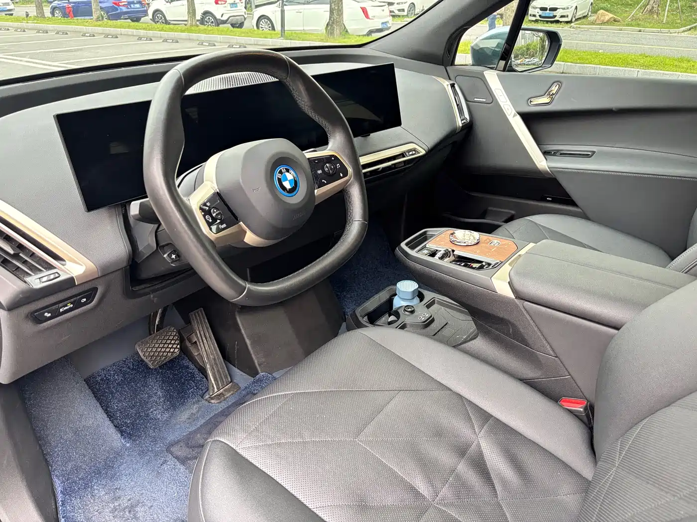 BMW iX 2022 xDrive40 фото 6