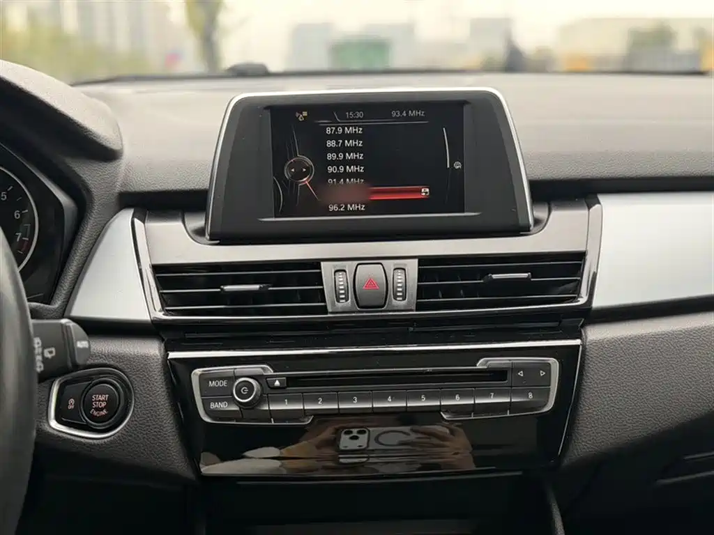 BMW 2 Series Touring 2016 220i Leading Model фото 6