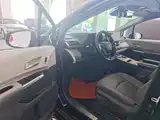 Фото 16 - Toyota Granvia