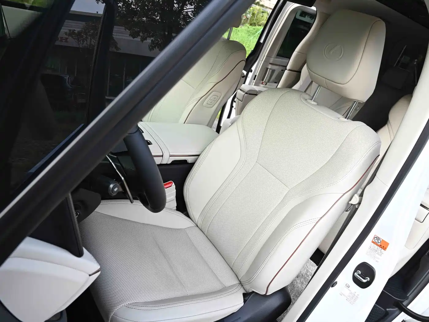 Lexus LM 2026 2025 Model 500h Six-Seater Prestige Edition
