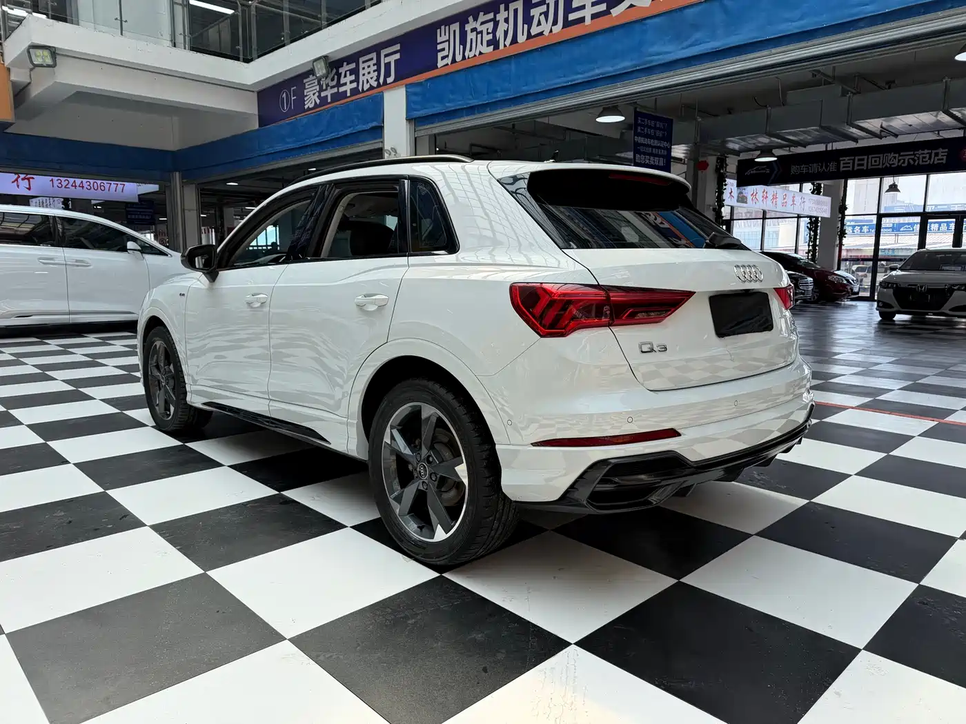 AUDI Q3