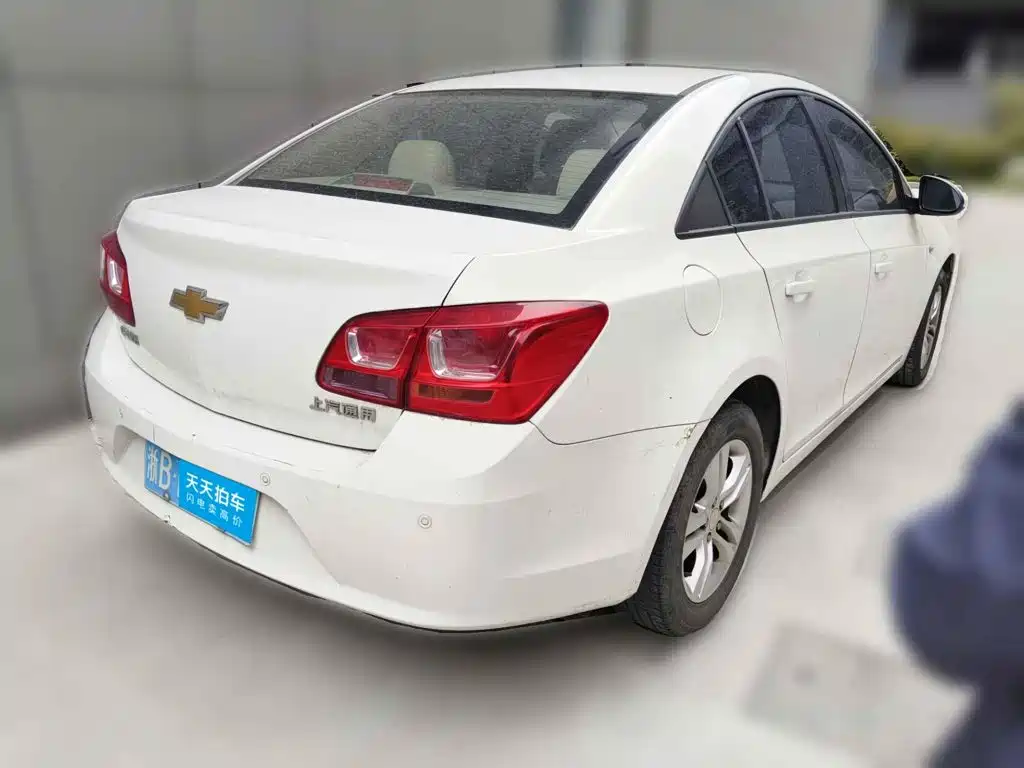 Фото 2 - Chevrolet Cruze