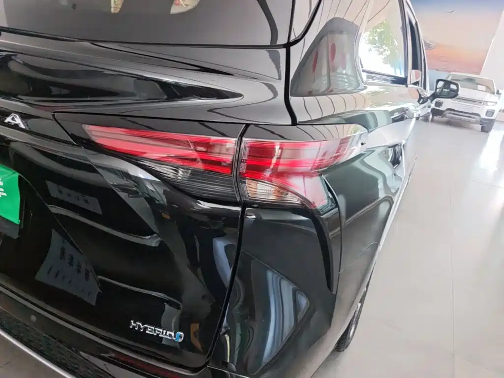 Фото 8 - Toyota Granvia