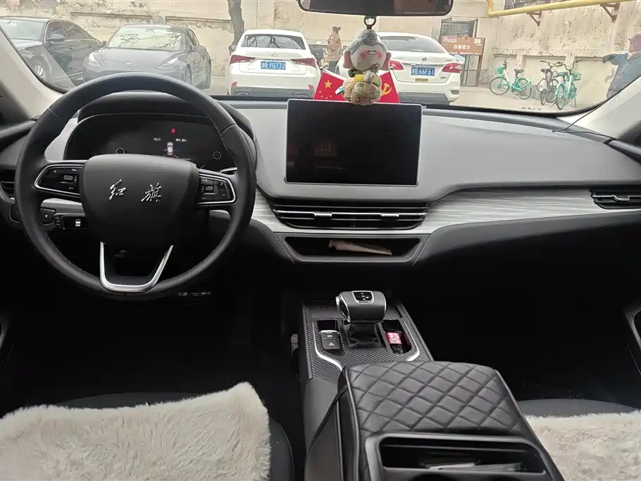 Hongqi HONGQI E QM5
