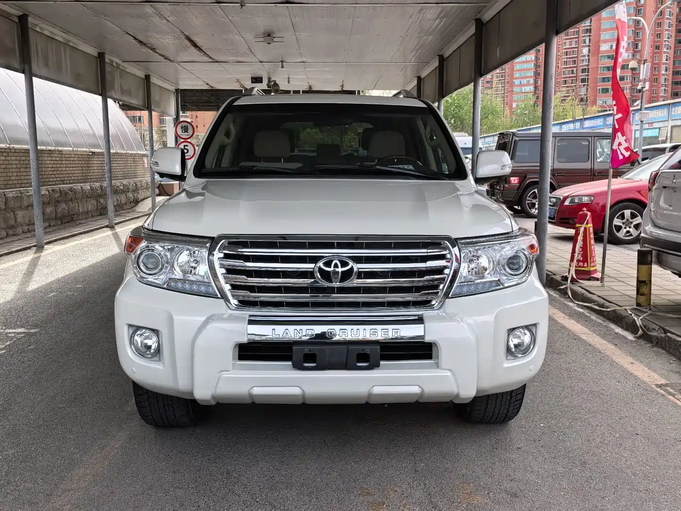 Toyota Land Cruiser (Import) 2015 4.0L V6 Middle East Limited Edition фото 2