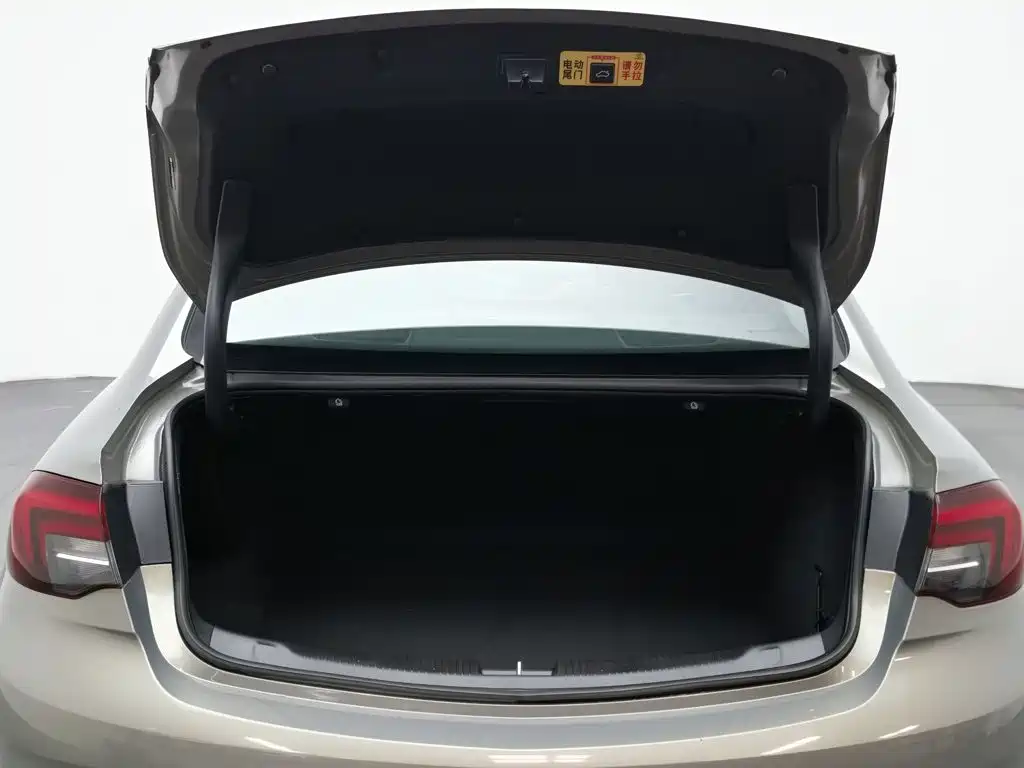 Photo 16 - Buick Regal
