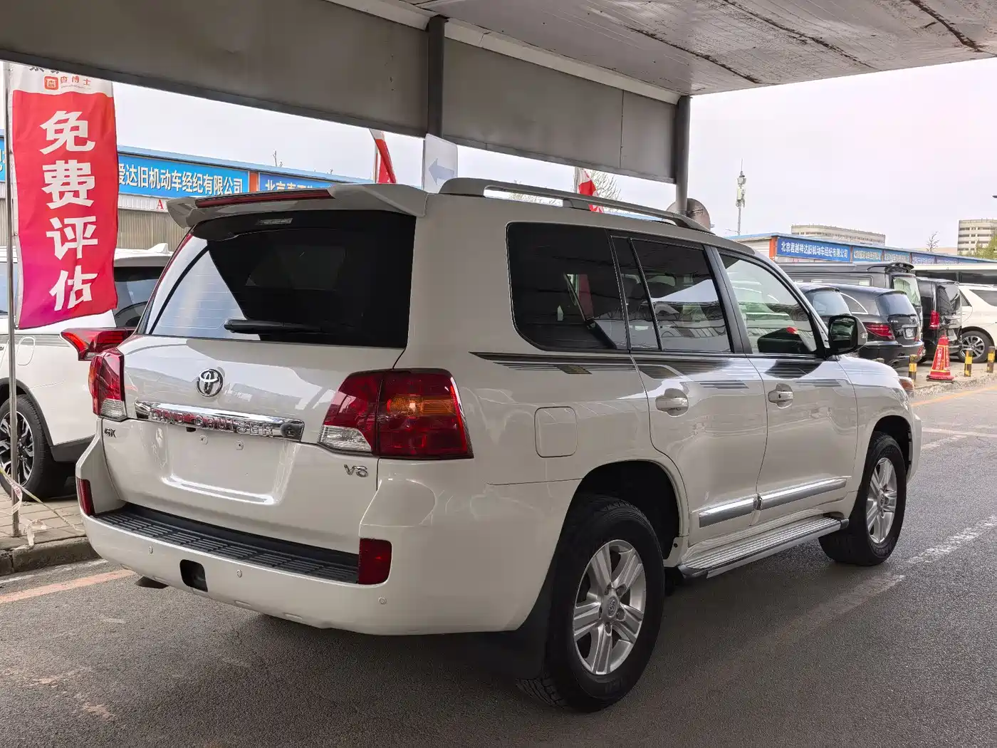Toyota Land Cruiser (Import) 2015 4.0L V6 Middle East Limited Edition фото 6