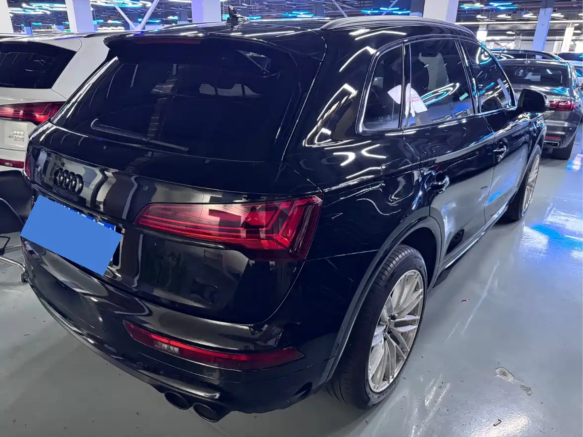 Фото 11 - Audi Q5L