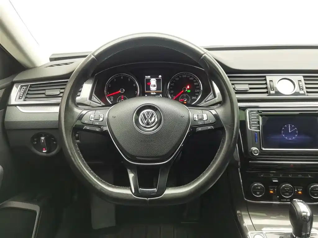 Volkswagen Passat 2016 330TSI DSG Executive Edition фото 11