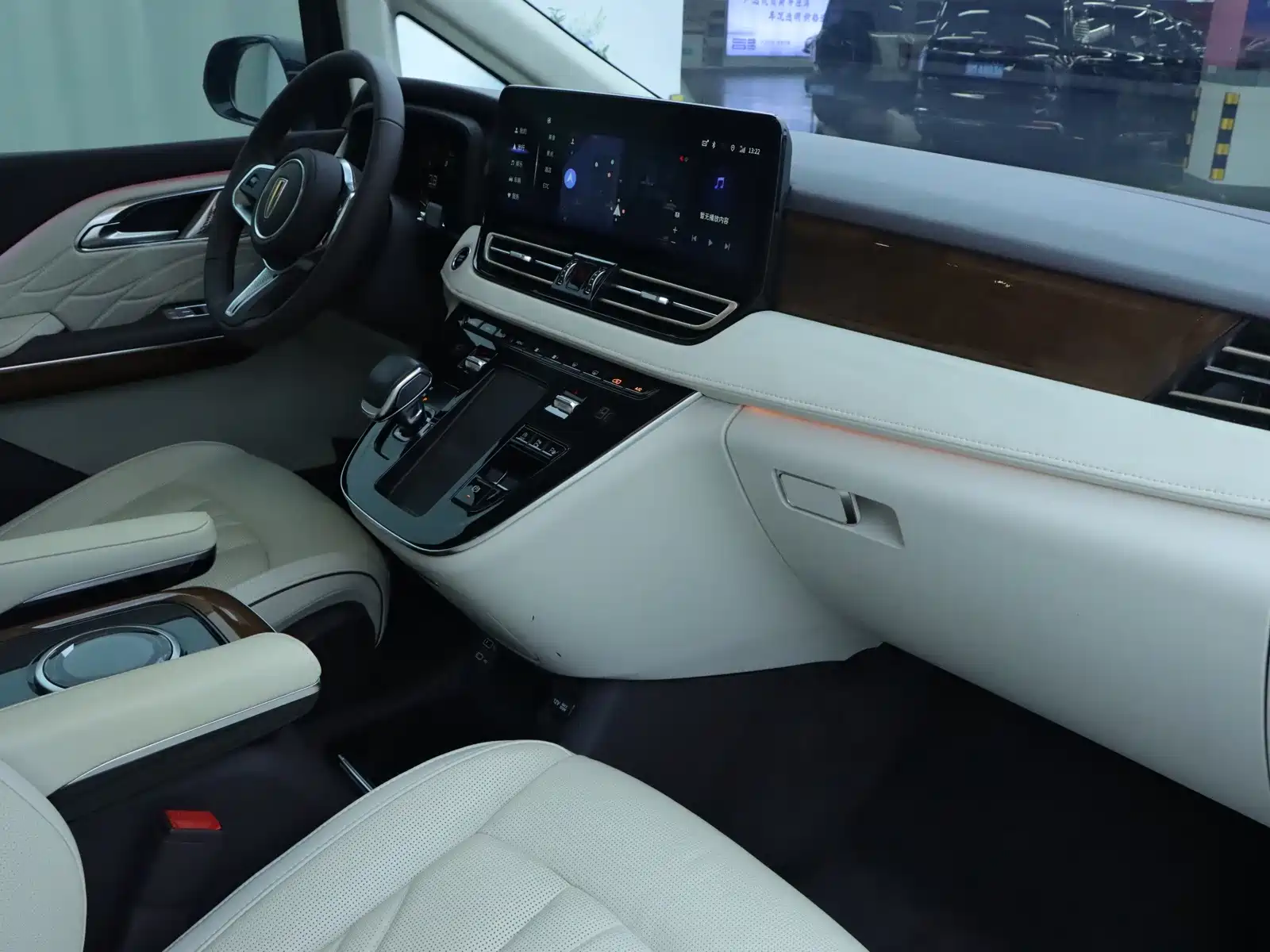Фото 9 - Hongqi HQ9