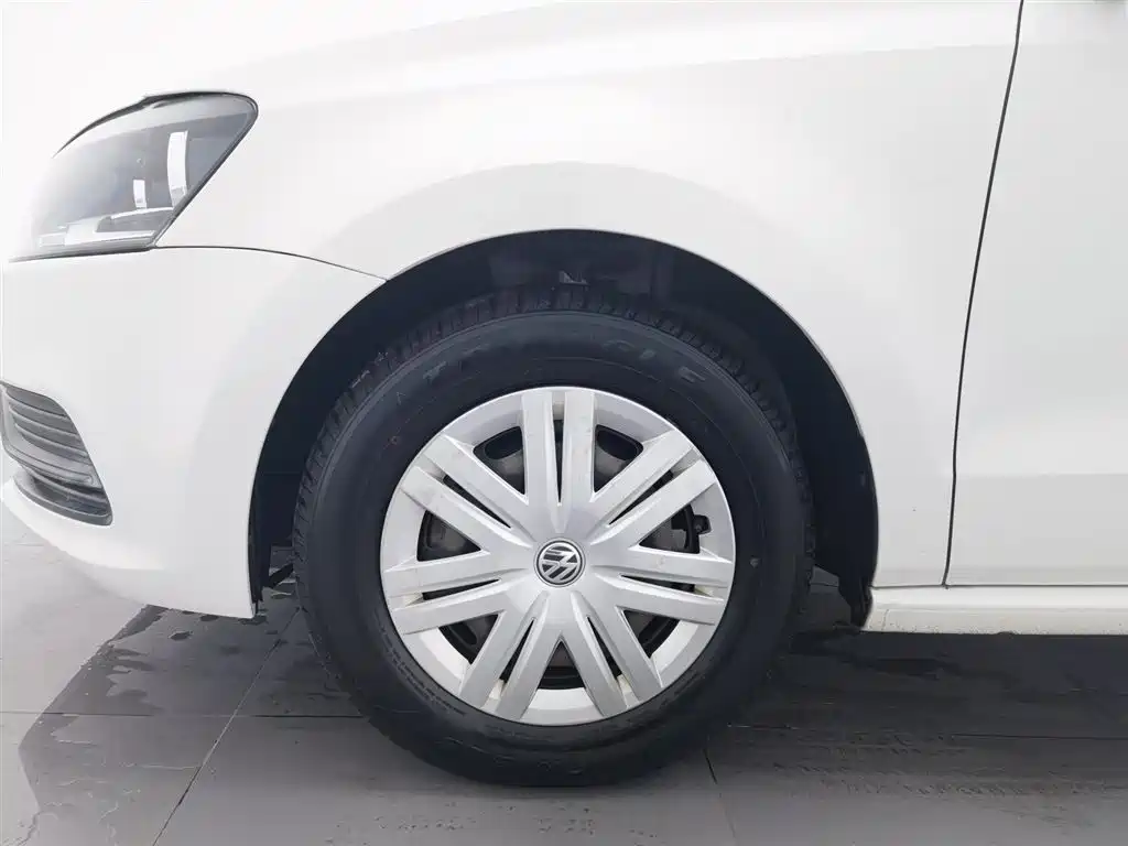 Volkswagen Polo 2016 1.4L Automatic Trend фото 17