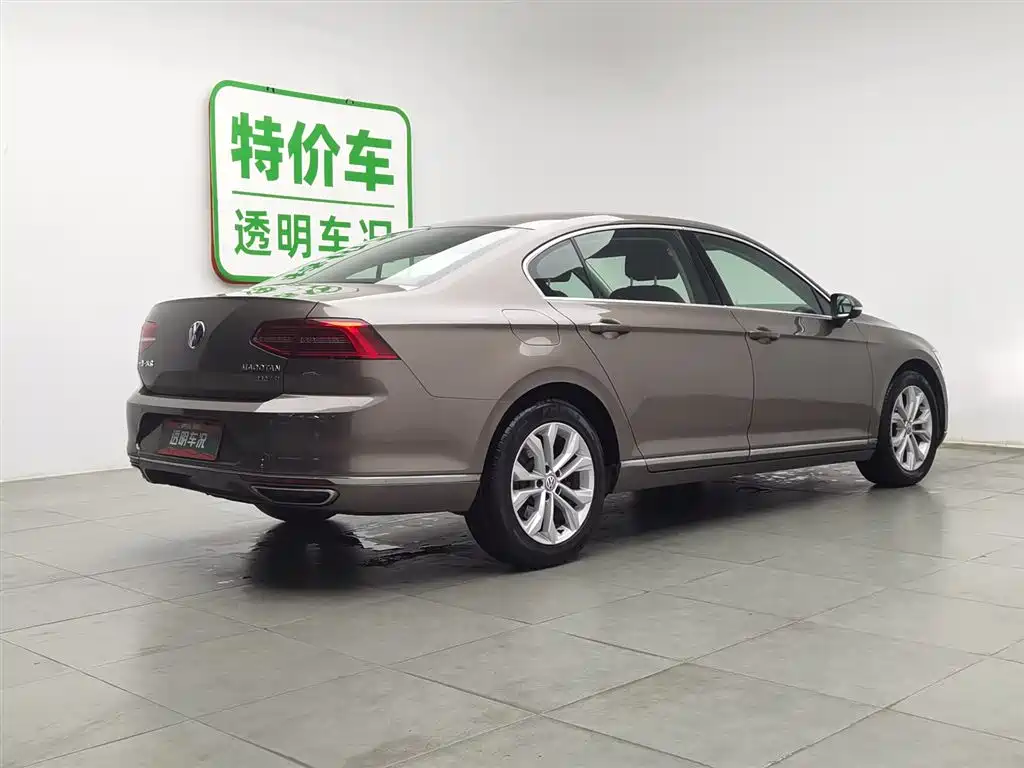 Volkswagen Magotan 2018 330TSI DSG Luxury фото 2