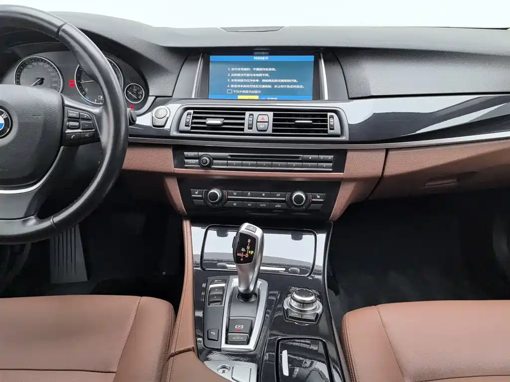 BMW 5 Series 2017 520Li Classic Edition фото 12