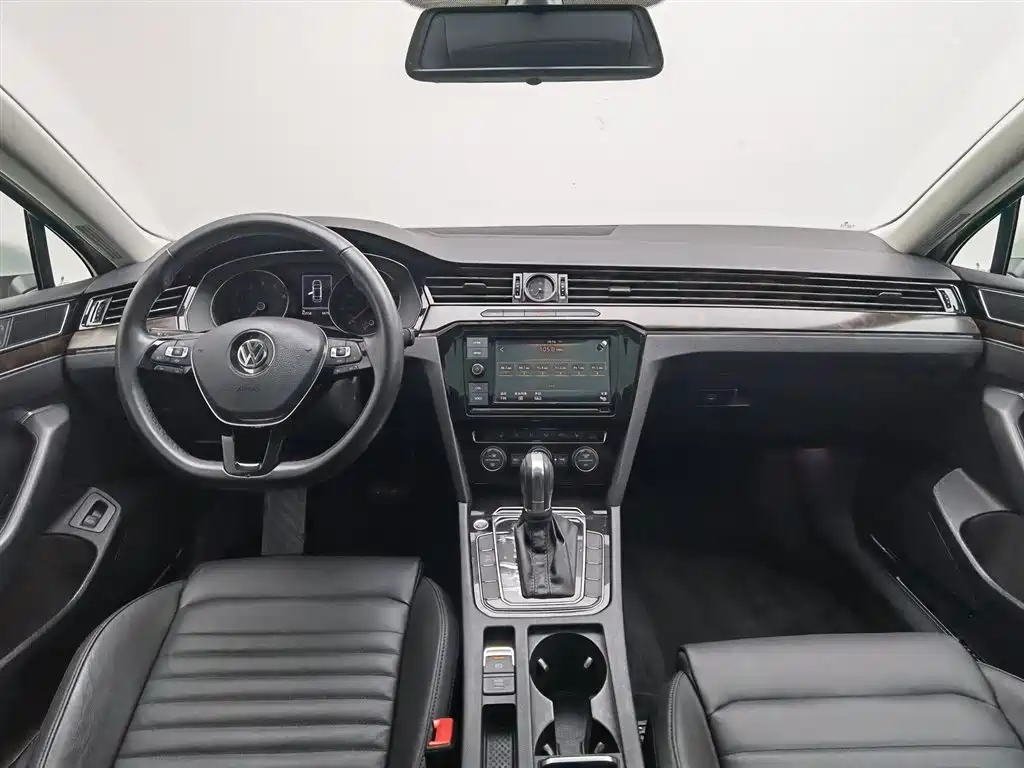 Volkswagen Magotan 2019 330TSI DSG Luxury Class China VI фото 5