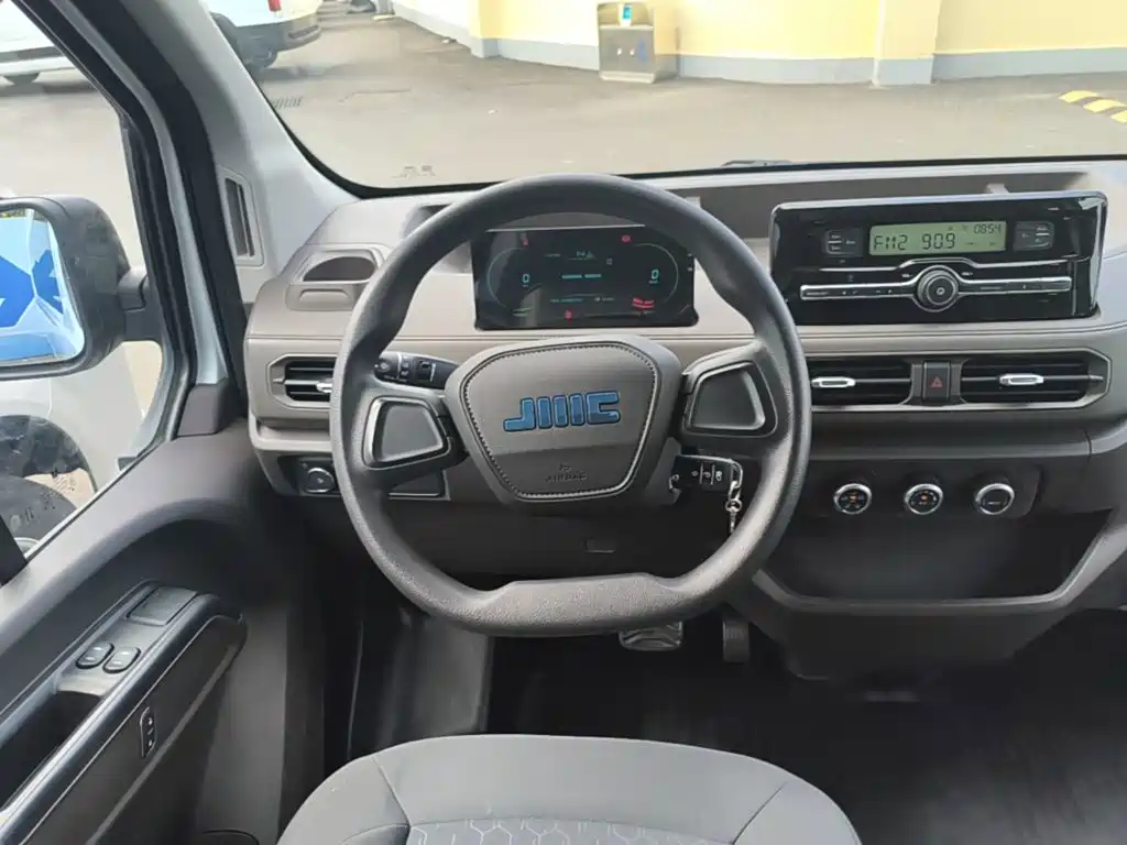 Jiangling E-Fushun 2025 2025 Clear Window Version 53.58kWh Medium Wheelbase Medium Roof