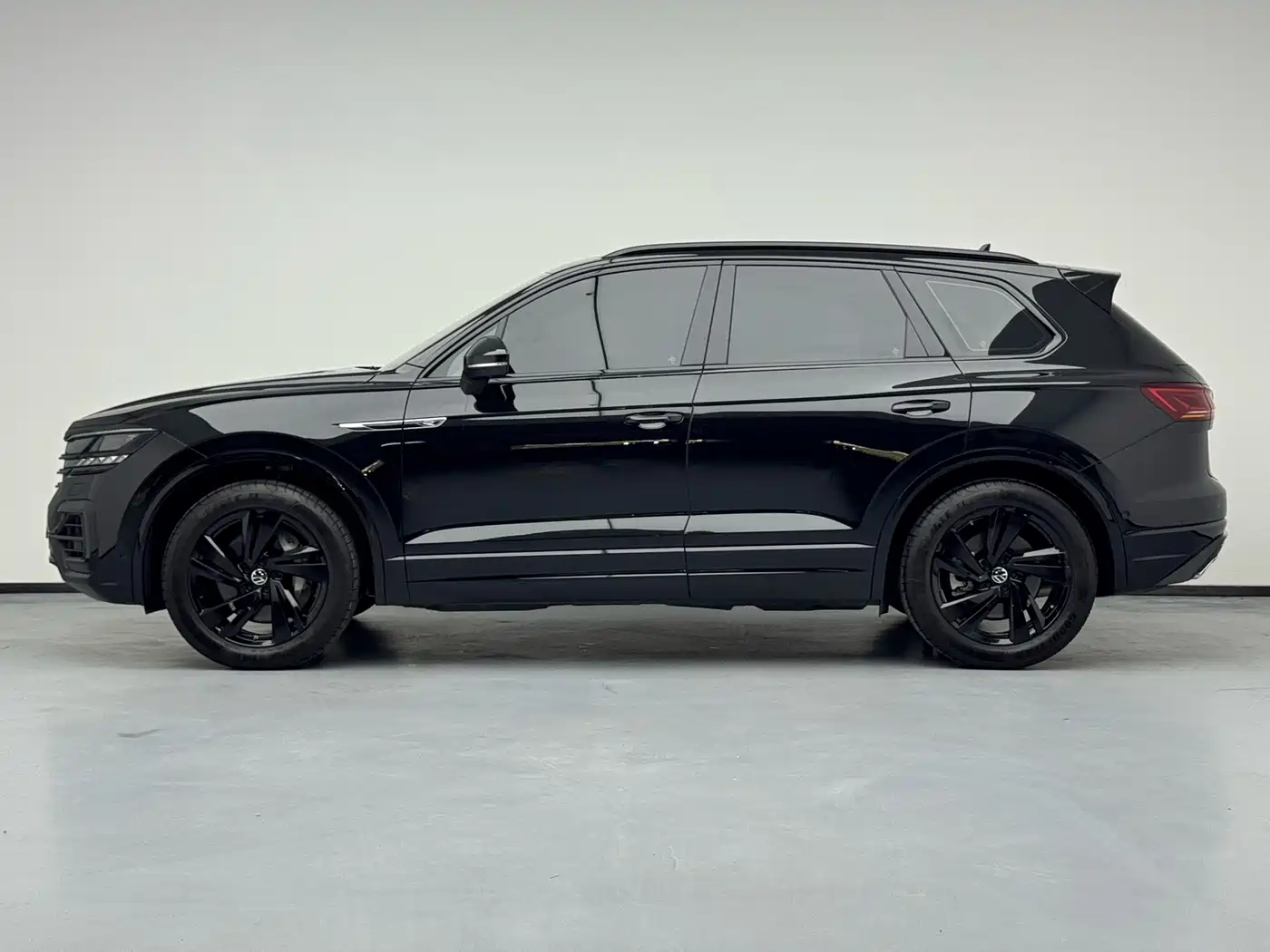 Volkswagen Touareg 2026 2023 3.0TSI R-Line Black Sports Package