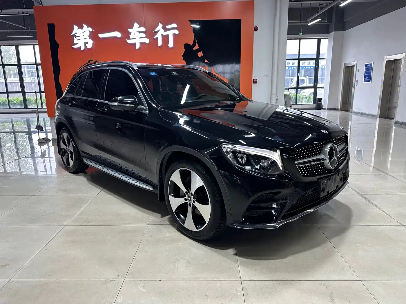 Mercedes-Benz GLC 2018 GLC 300 4MATIC Dynamic фото 2