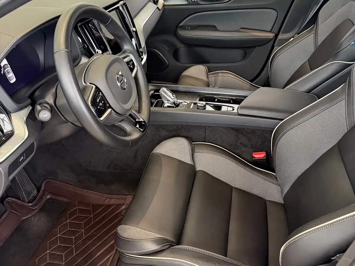 Volvo S60 2024 2025 B5 Elegance Sport Edition