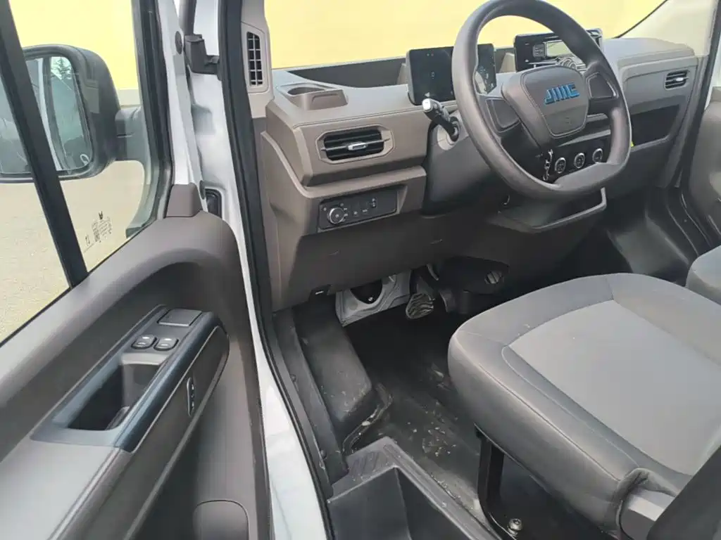 Jiangling E-Fushun 2025 2025 Clear Window Version 53.58kWh Medium Wheelbase Medium Roof