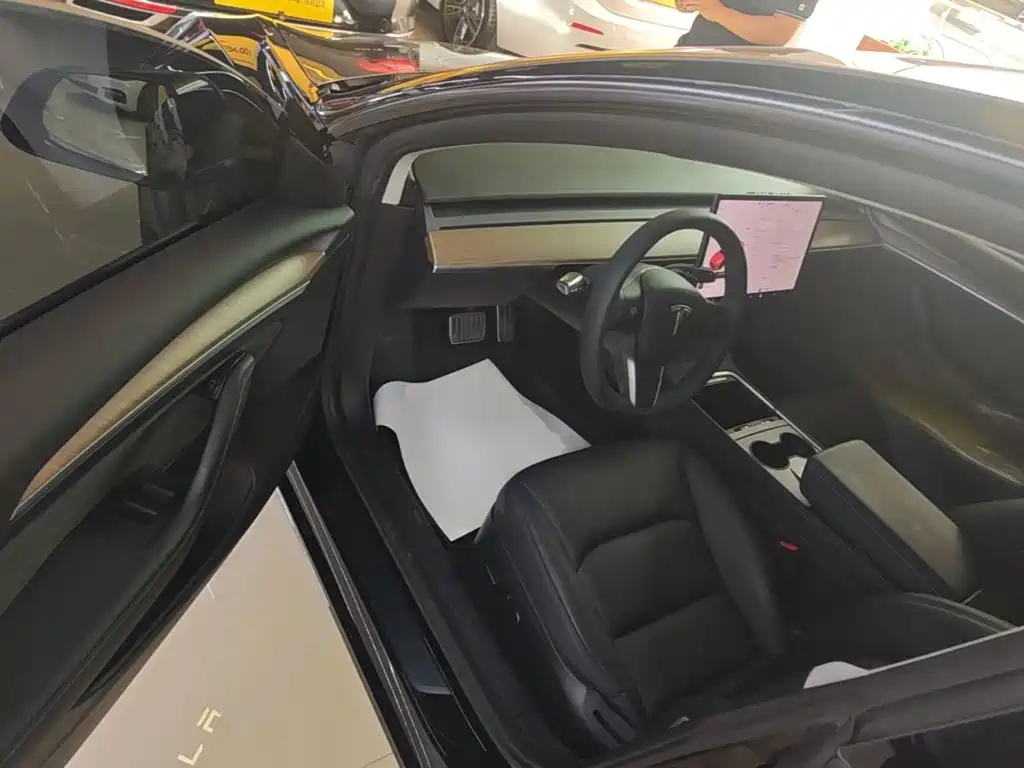 Фото 16 - Tesla Model 3