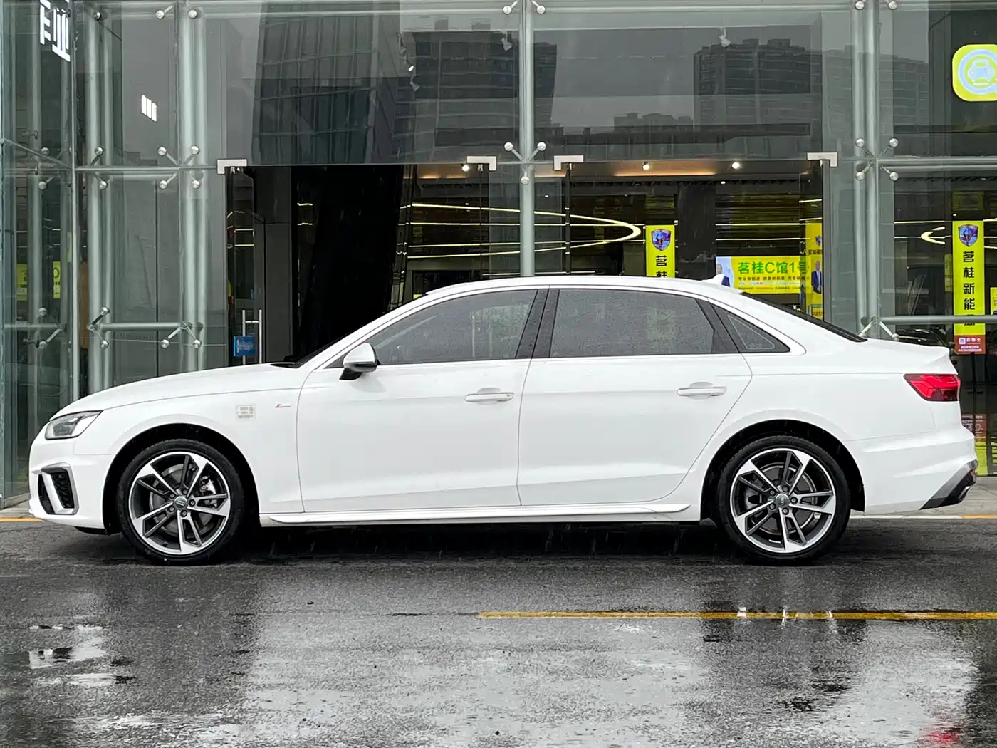 Audi A4L 2020 40 TFSI Fashion Dynamic Edition фото 3