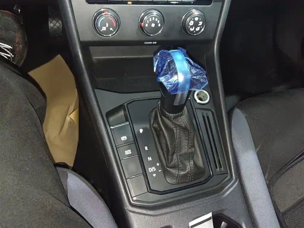 Volkswagen Lavida 2024 Model 1.5L Automatic Delight Edition фото 7