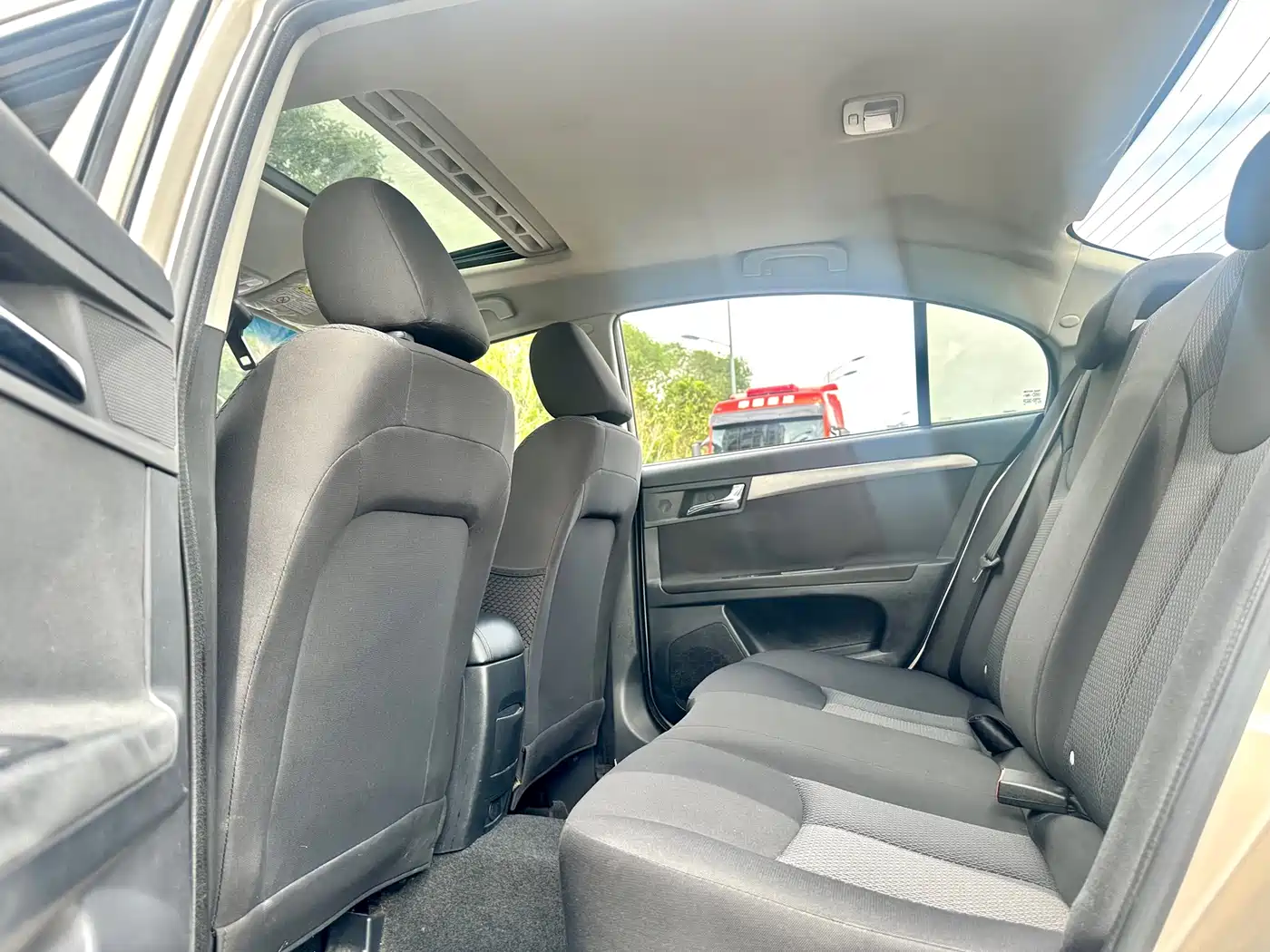Roewe 350 2016 2015 Model 1.5L Manual Luxury Sunroof Edition