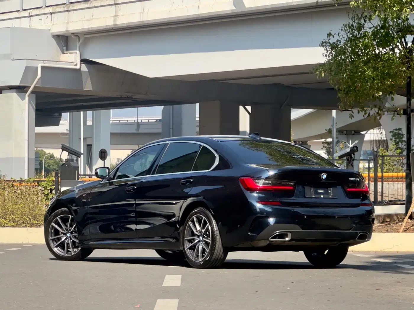 BMW 3 Series 2020 325Li M Sport Package фото 9