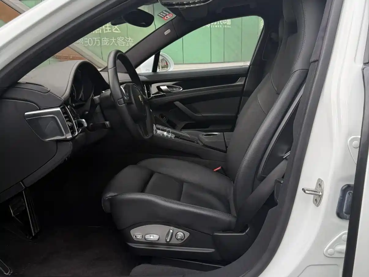 Porsche Panamera 2014 Panamera 4 3.0T фото 23