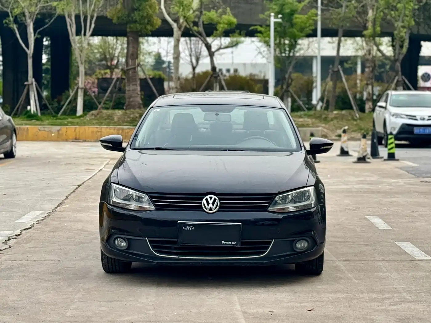 Volkswagen Sagitar 2014 Facelift 1.6L Automatic Comfort фото 2