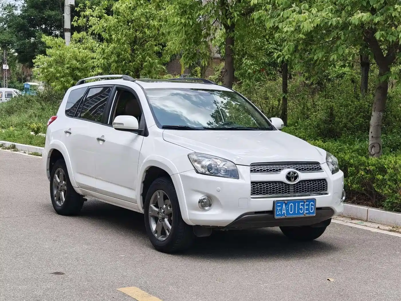Photo 3 - Toyota RAV4 Rongfang