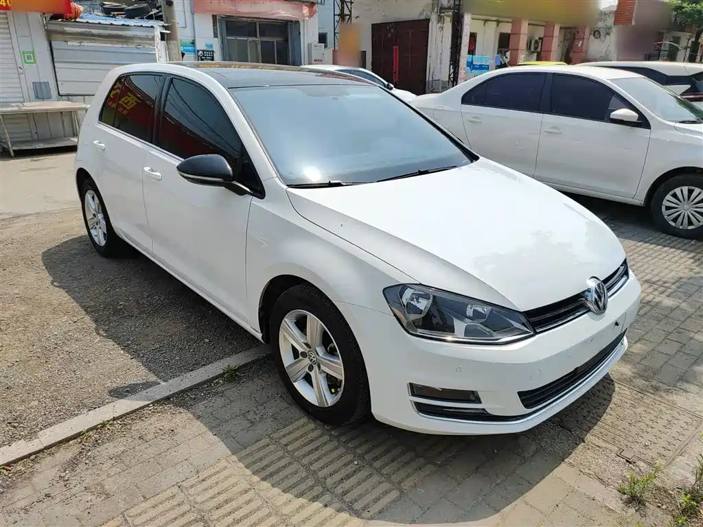 Volkswagen Golf 2017 1.6L Auto Comfort Millionth Edition фото 21