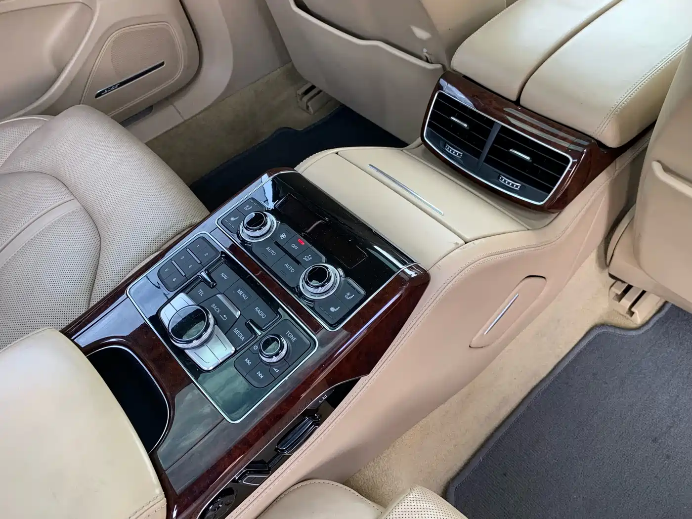 Audi A8 2013 A8L 50 TFSI quattro Luxury фото 31