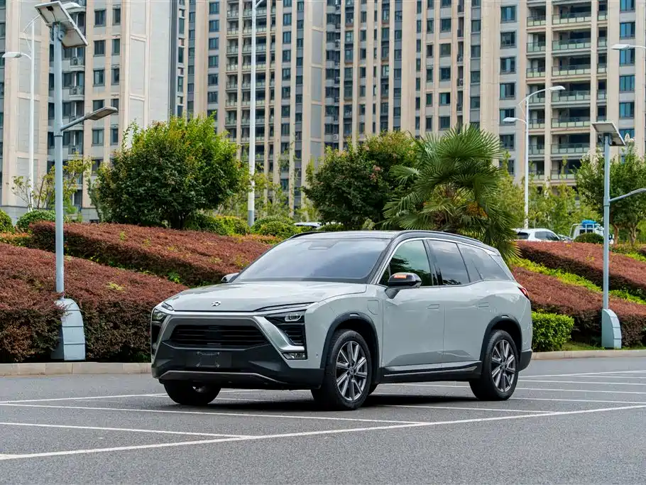Фото 1 - NIO ES8