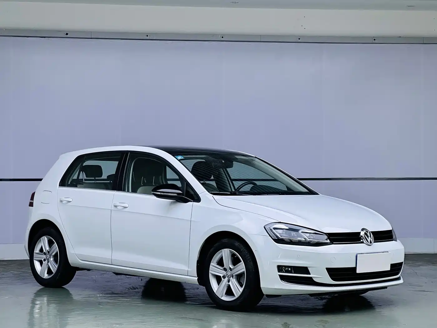 Volkswagen Golf 2017 230TSI Auto Luxury Millionth Anniversary Edition фото 3