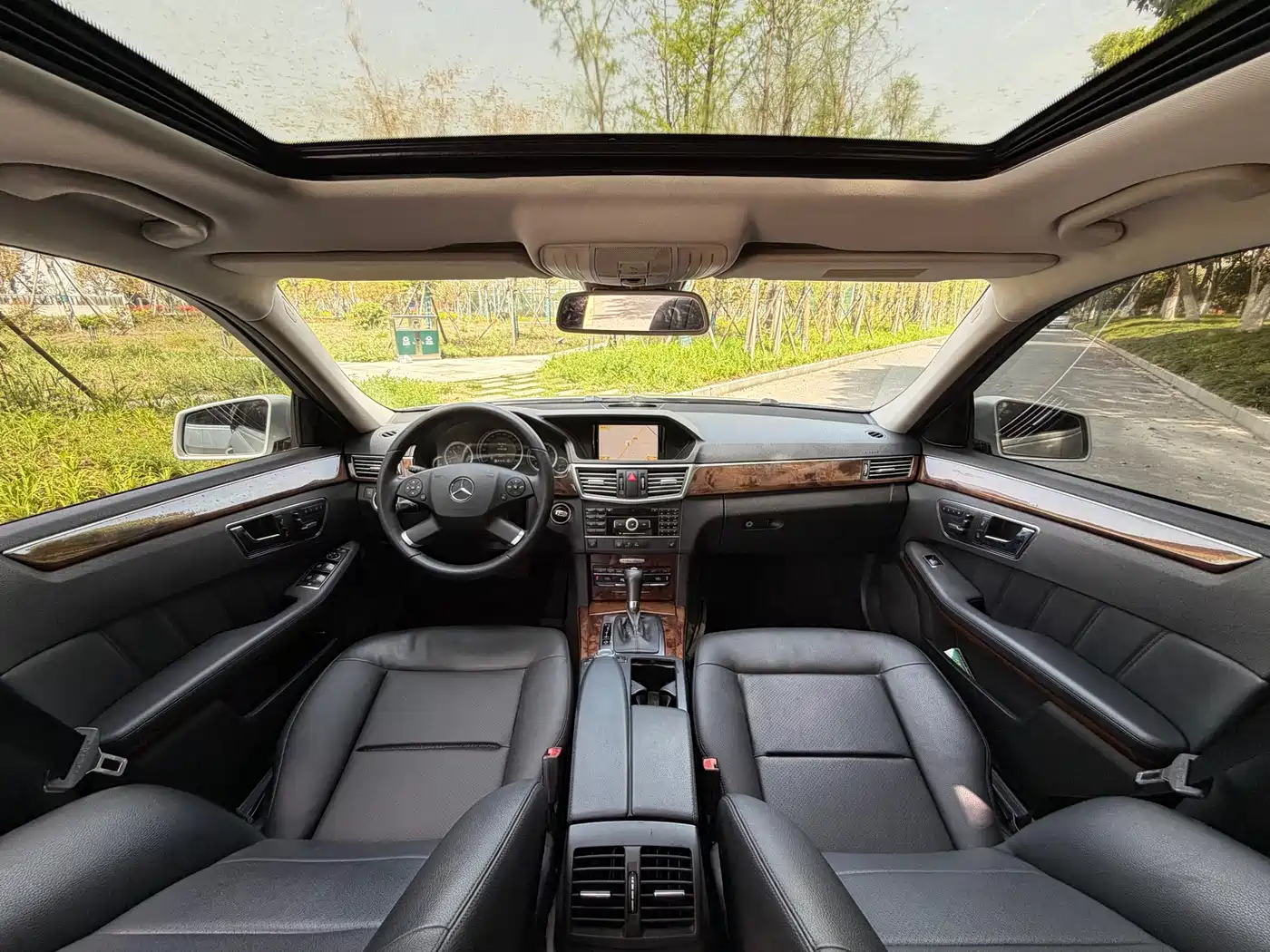 Mercedes-Benz E-Class 2011 E 260 L CGI Fashion фото 9