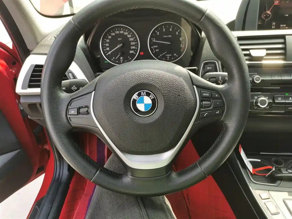 BMW 1 Series (Import) 2015 118i Leading фото 7