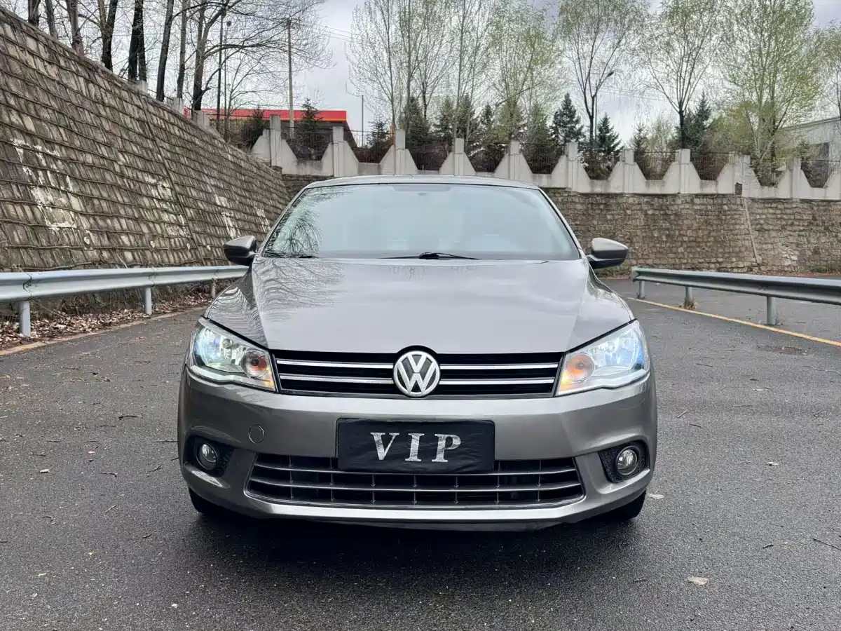 Volkswagen Jetta 2013 1.6L Manual Fashion фото 2