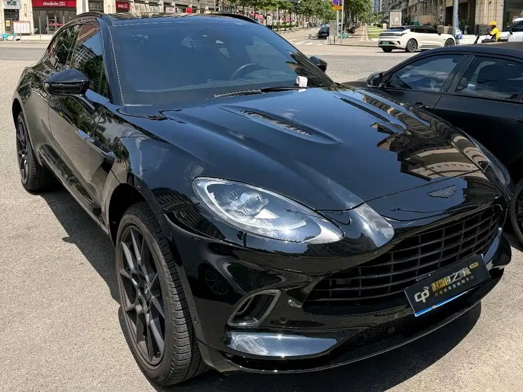 Фото 3 - Aston Martin DBX