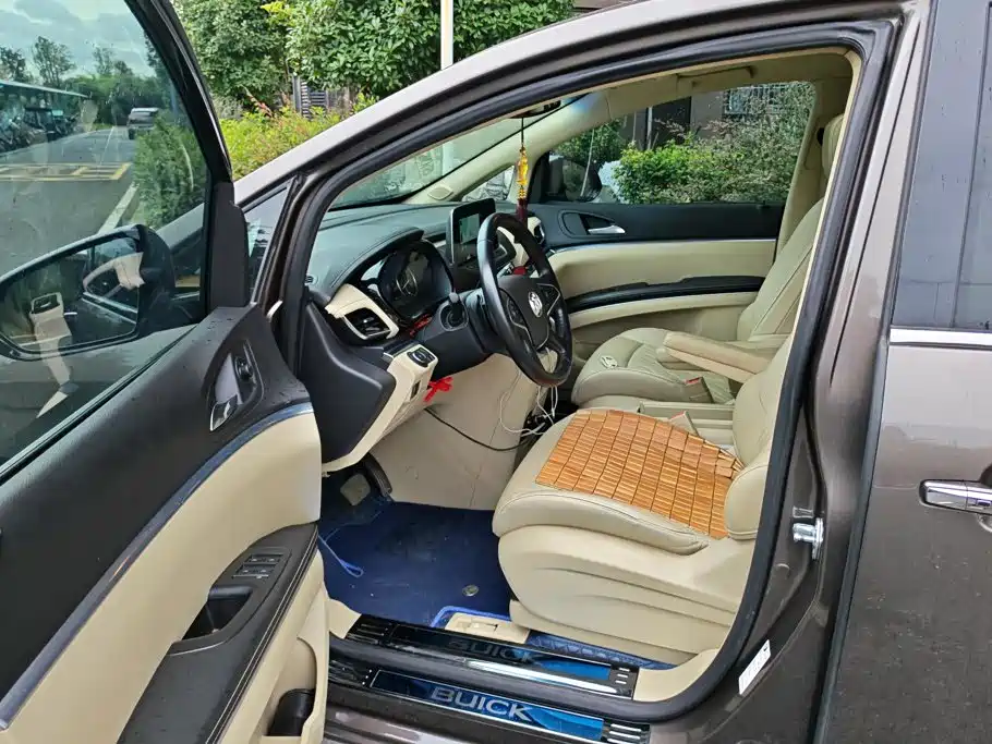 Фото 9 - Buick GL8